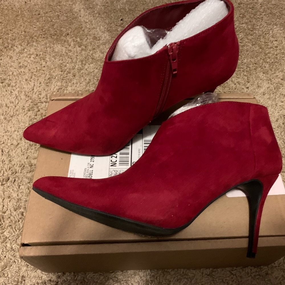 Journey booties -red suede